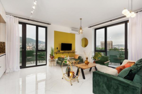 Vista - a brand new flat w/amazing views